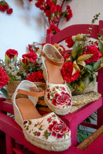 Cargar imagen en el visor de la galería, Alpargata Flamenca beige Káhyra
