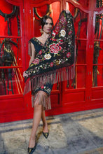 Cargar imagen en el visor de la galería, Mantón Flamenco negro Káhyra
