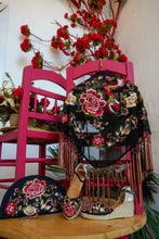 Cargar imagen en el visor de la galería, Mantón Flamenco negro Káhyra
