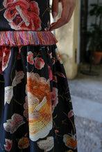 Cargar imagen en el visor de la galería, Vestido Madame mantón Káhyra
