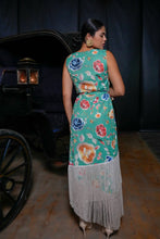 Cargar imagen en el visor de la galería, Vestido Mantón Verde Kahyra

