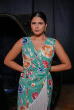 Cargar imagen en el visor de la galería, Vestido Mantón Verde Kahyra
