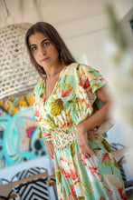 Cargar imagen en el visor de la galería, Cinturón Broche Strass Dorado Kahyra
