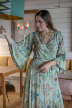 Cargar imagen en el visor de la galería, Vestido Bosque Kimono Sunset And Moon
